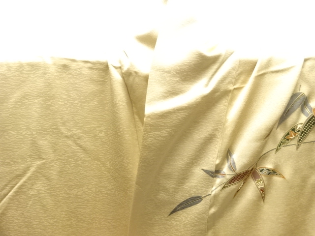  地紙に松竹梅模様訪問着